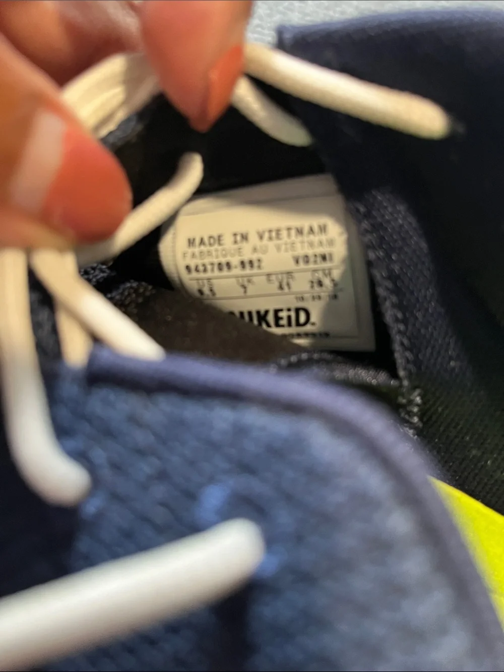 Nike Men's Navy Knit Sneakers with white Laces